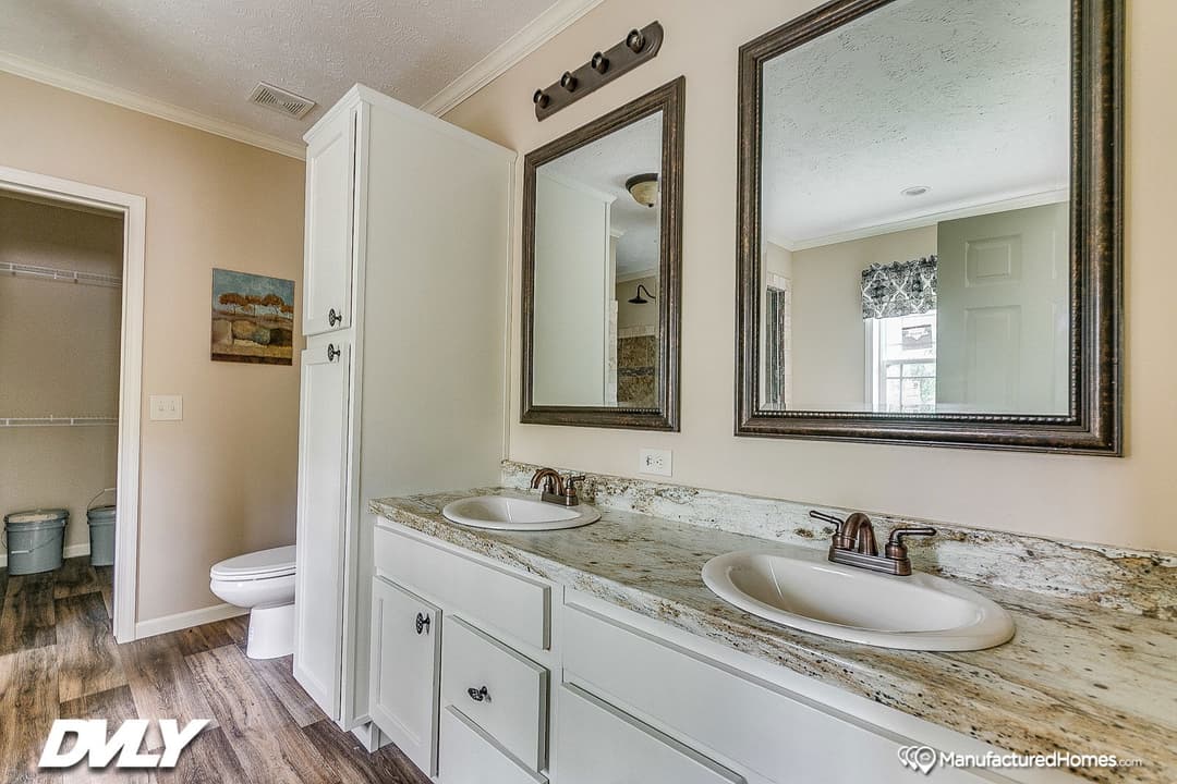 Ahaveh bathroom home features