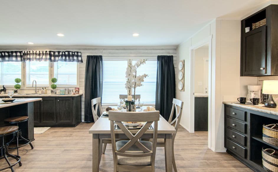 Bandera 3356 kitchen home features