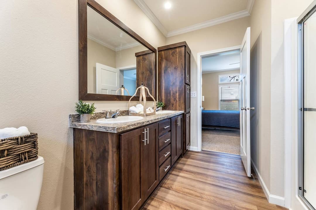 Innovation 3260c bathroom home features