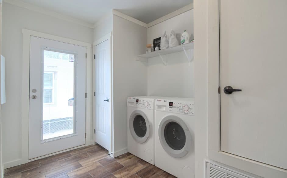 Pearl 6380 interior home features