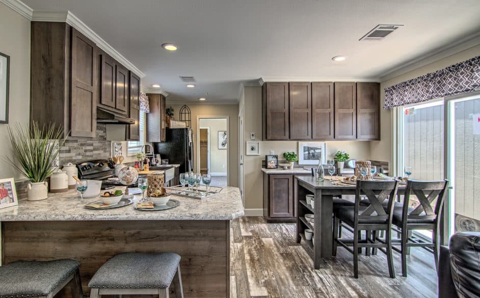 Gold spur 5616 interior home features