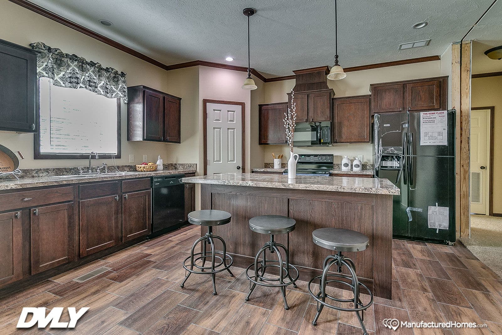 Brooks pointe kitchen home features