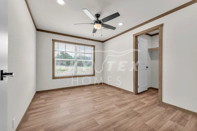 Nellie interior and bedroom home features