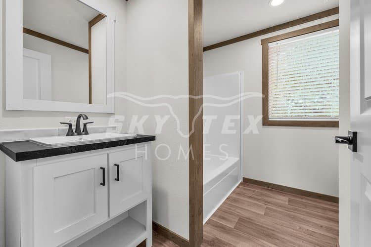 Nellie interior and bathroom home features