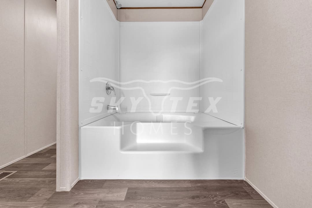 5709 cr 422, pleasanton - .765 acres bathroom home features