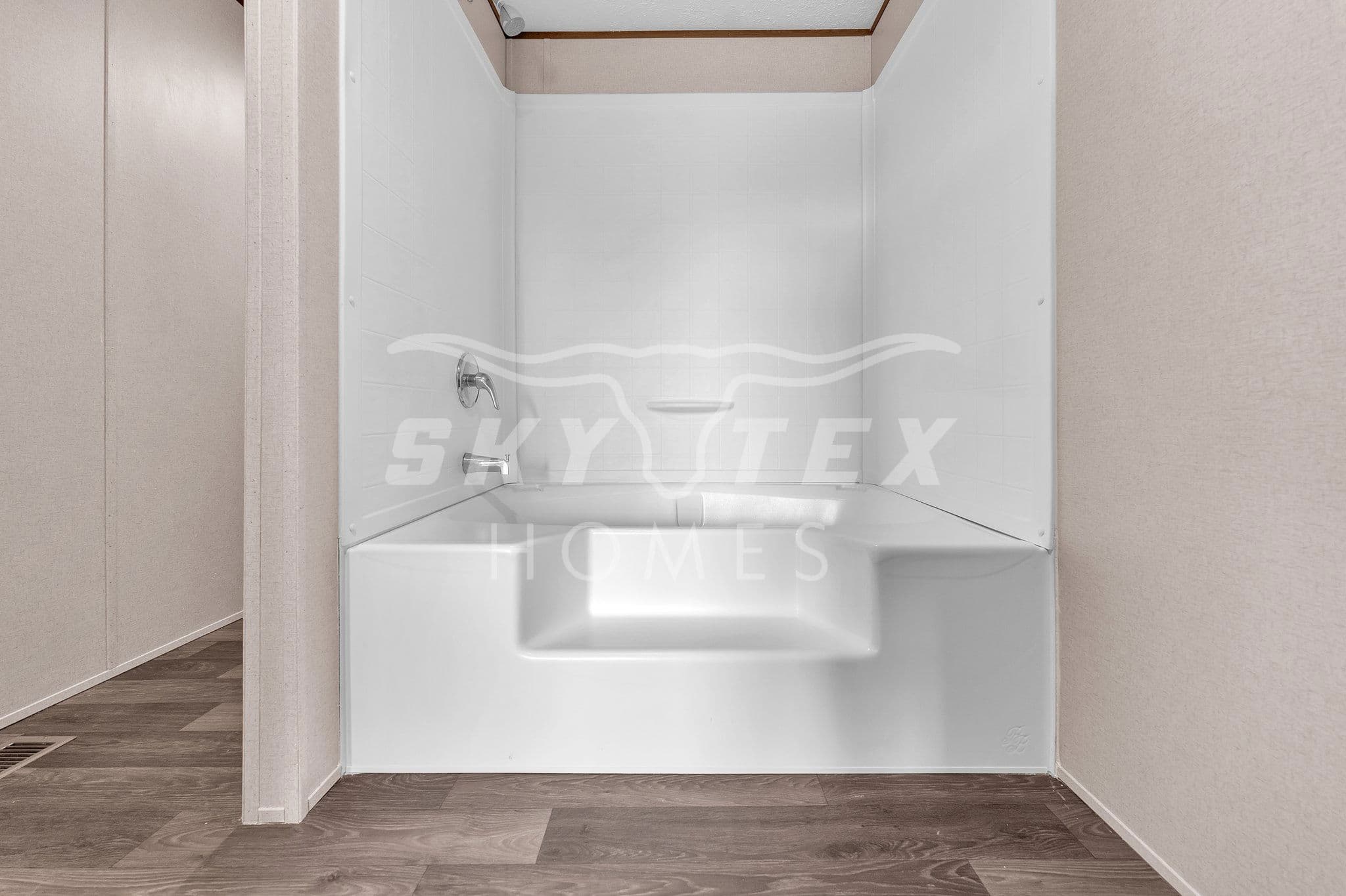 5709 cr 422, pleasanton - .765 acres bathroom home features