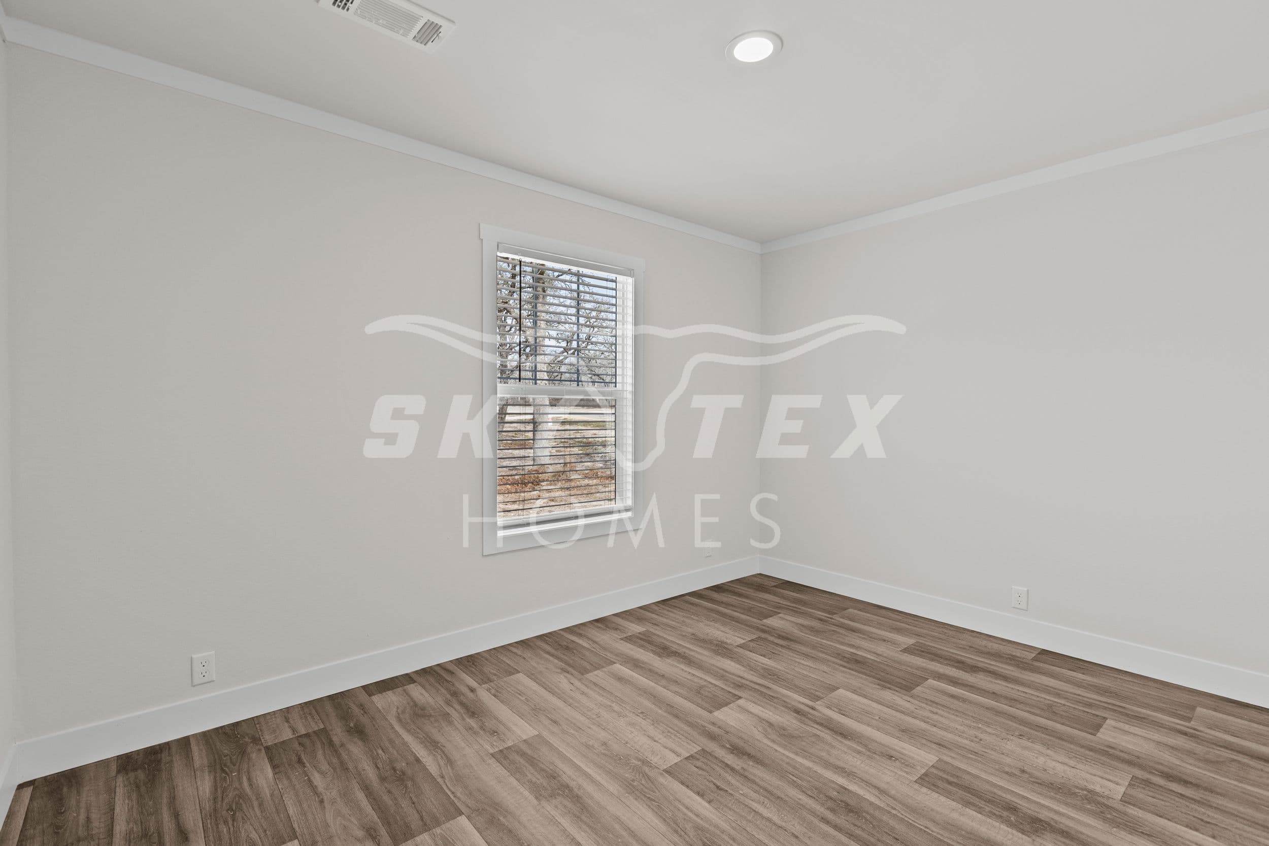 132 syrah st., la vernia - 1.05 acres interior and bedroom home features