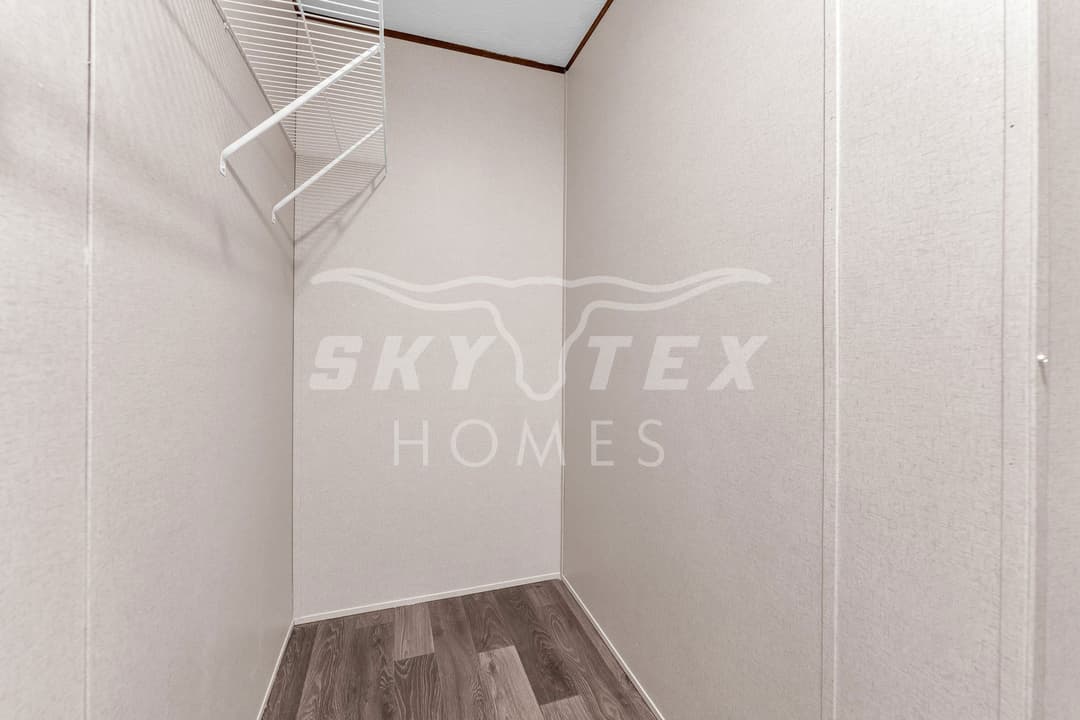 5709 cr 422, pleasanton - .765 acres interior home features