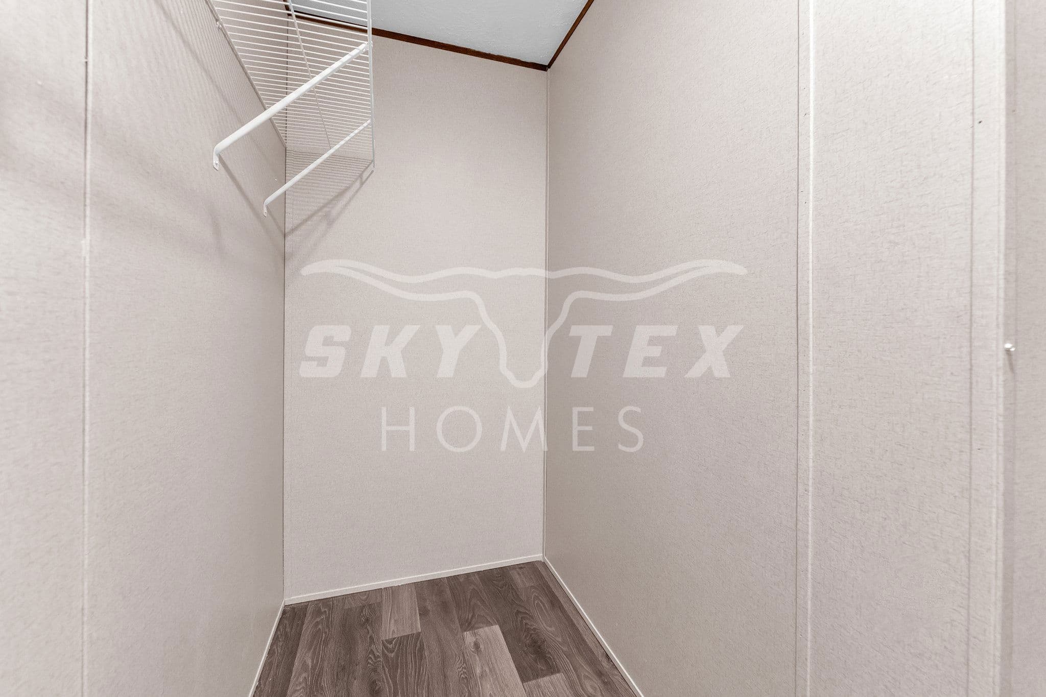 5709 cr 422, pleasanton - .765 acres interior home features