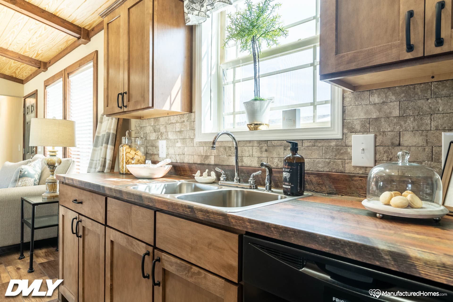 The lodge kitchen home features