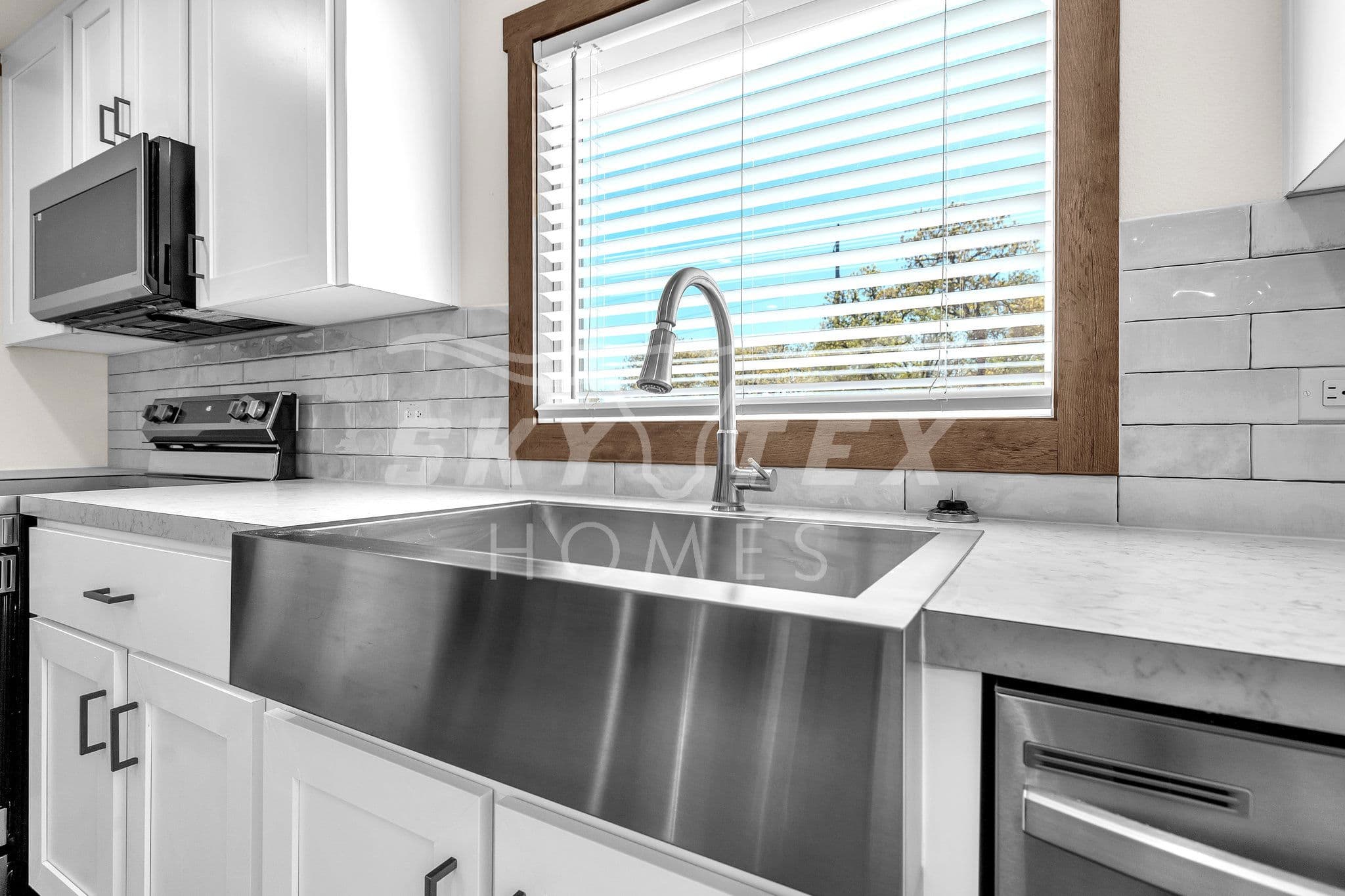 136 syrah st., la vernia - 1.05 acres kitchen home features