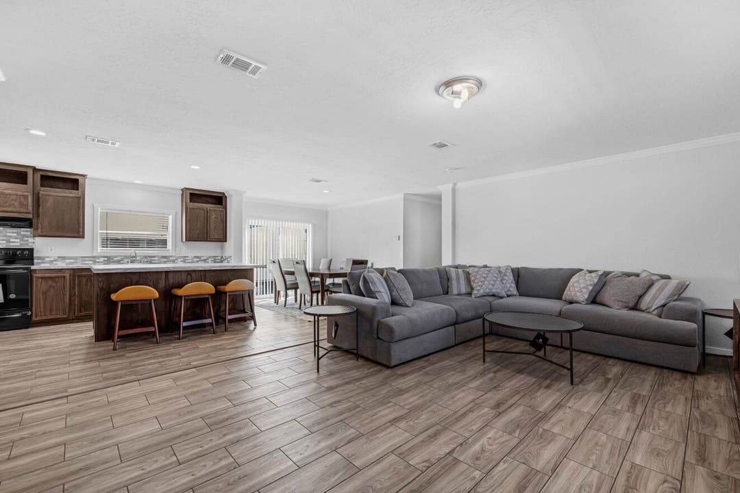 Topaz 28764a interior home features