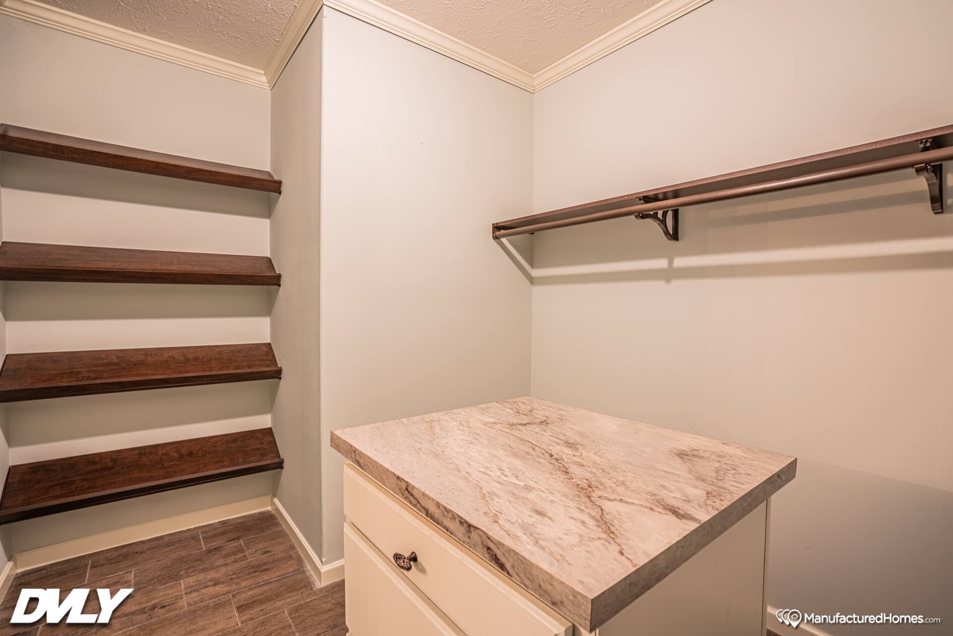 The big chief interior home features