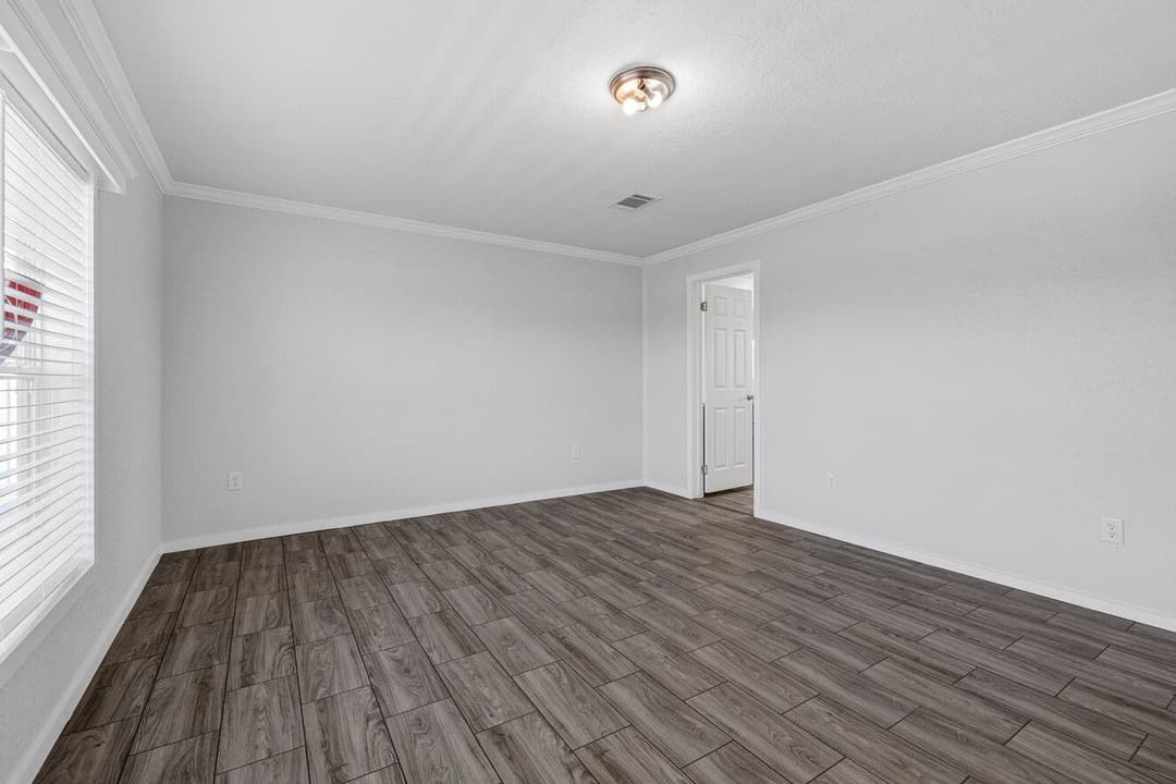 Topaz 28764a bedroom home features