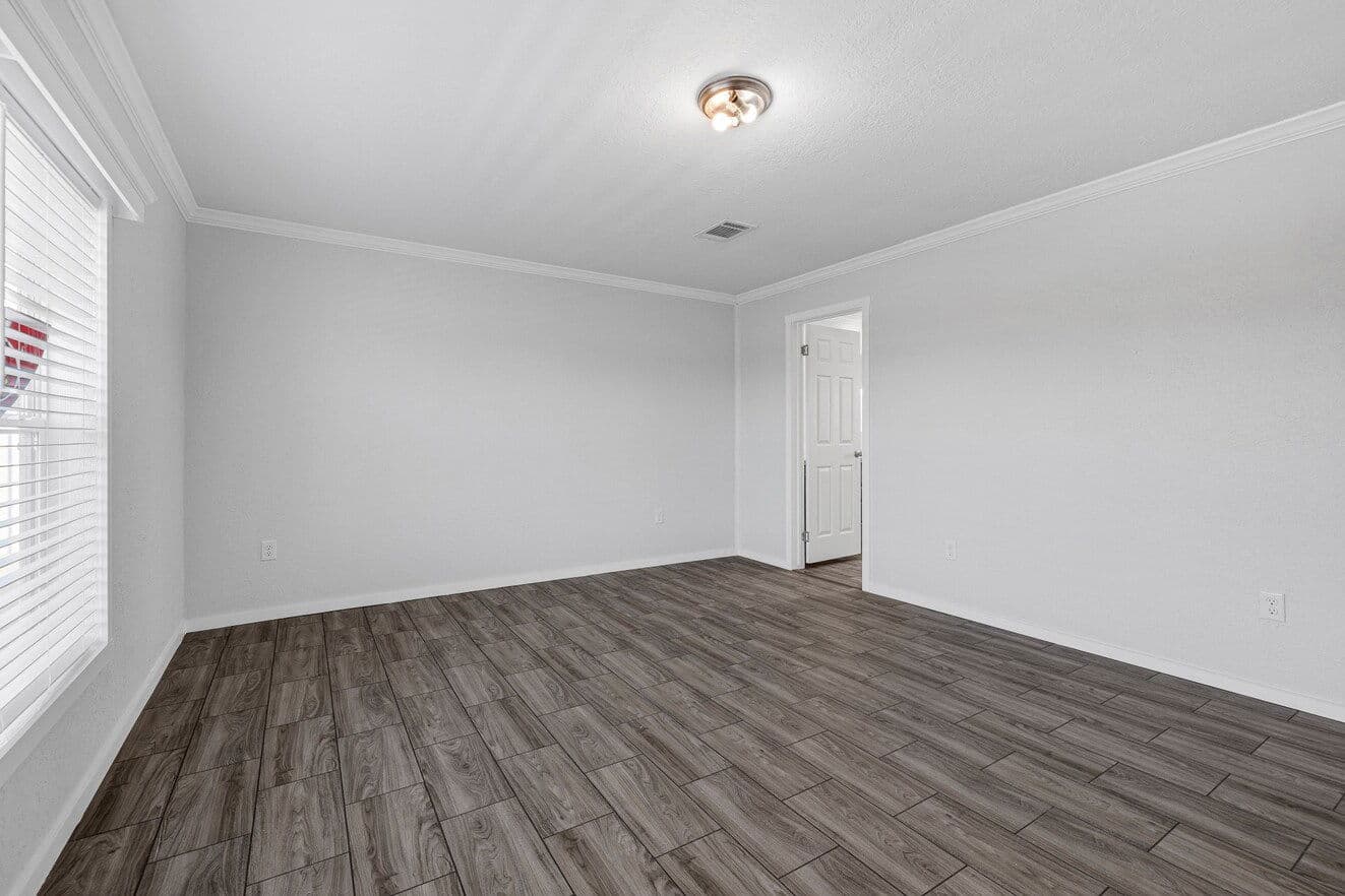 Topaz 28764a bedroom home features