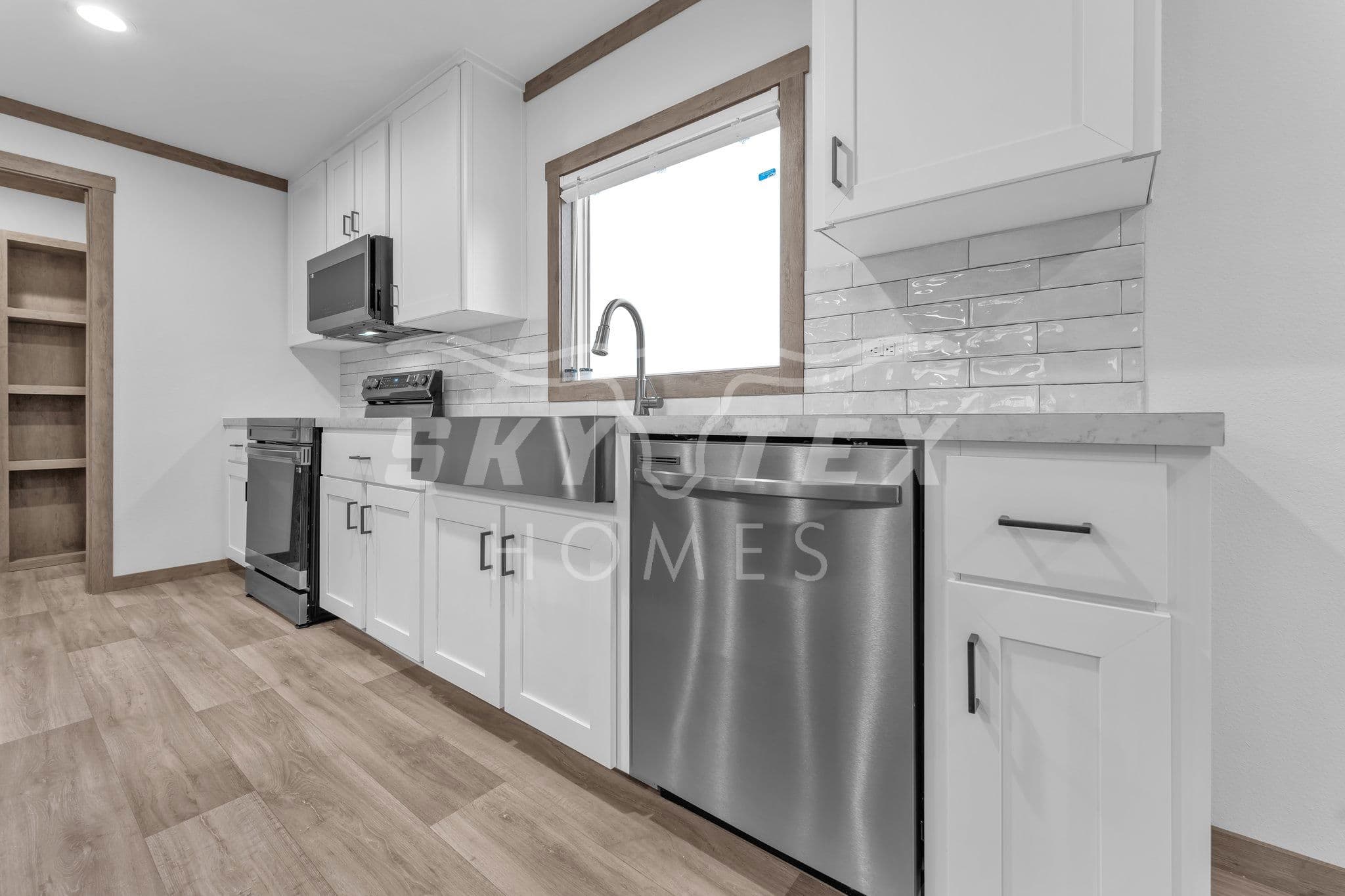 2633 fm 1332, jourdanton - 3.5 acres - pending kitchen home features