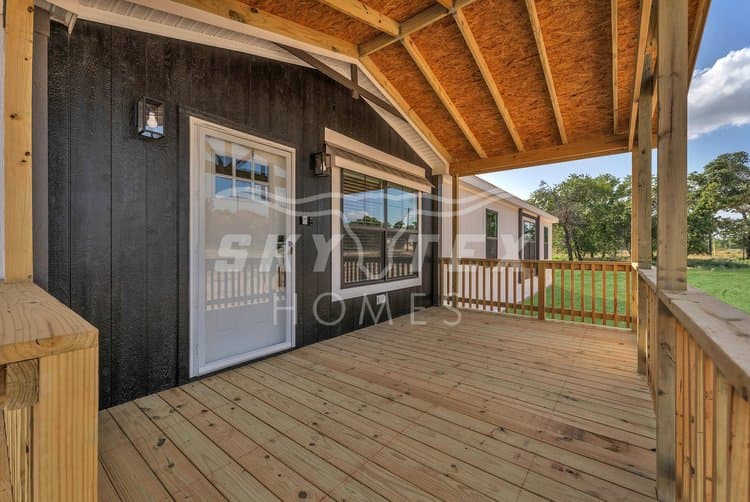 Nellie exterior home features