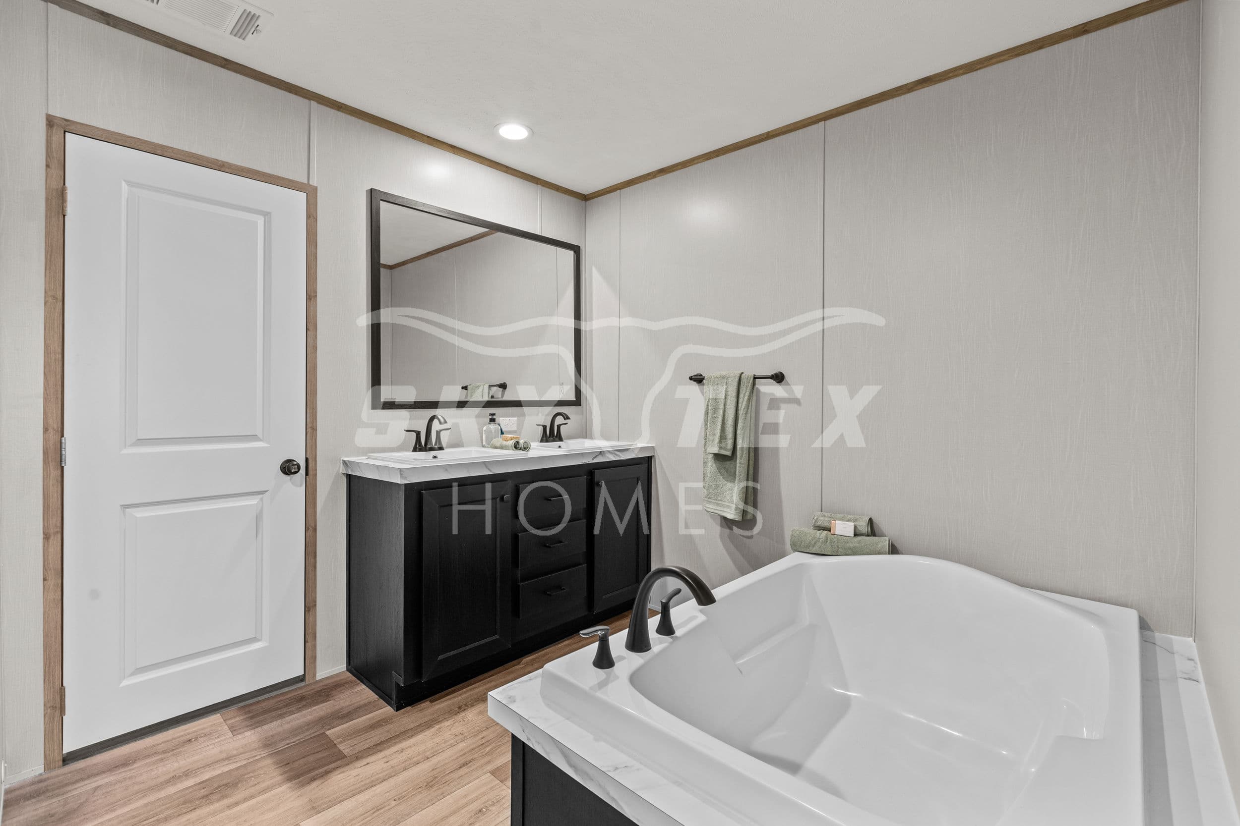 Padre  interior and bathroom home features