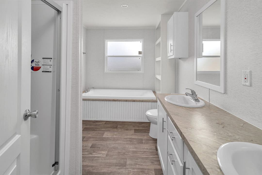 Dakota interior and bathroom home features