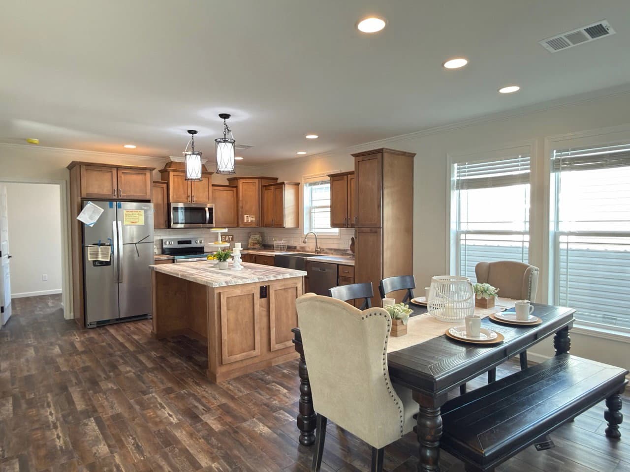 Aimon kitchen home features
