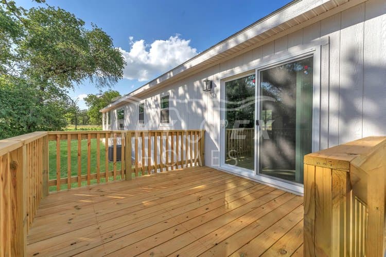 Nellie exterior home features