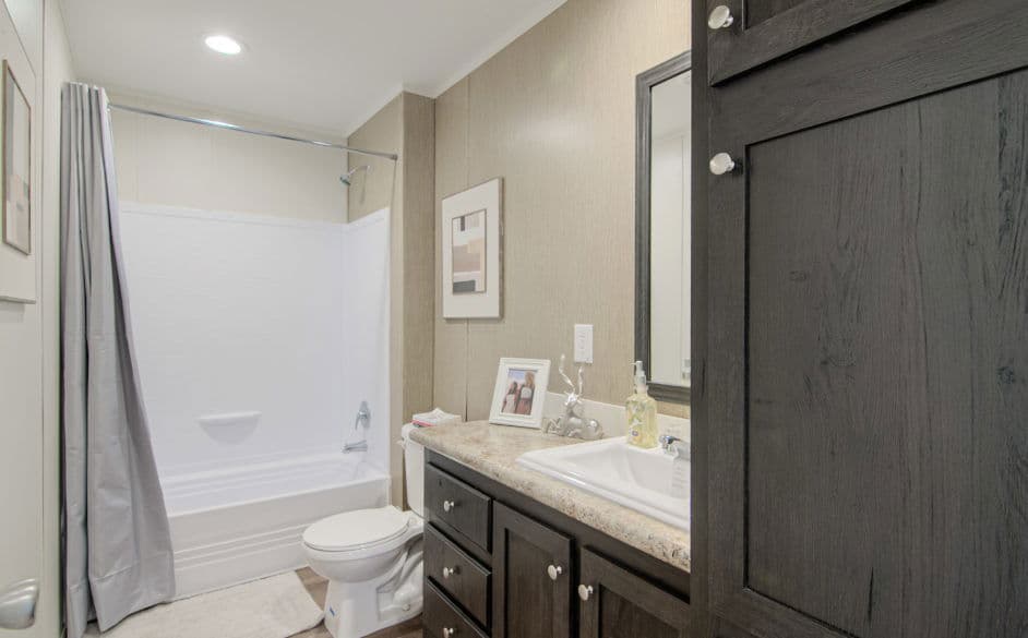 Bandera 3356 bathroom home features