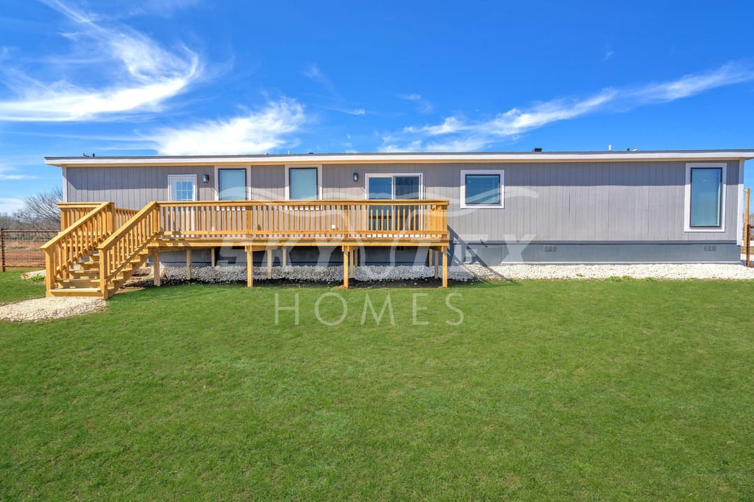 2633 fm 1332, jourdanton - 3.5 acres - pending exterior home features