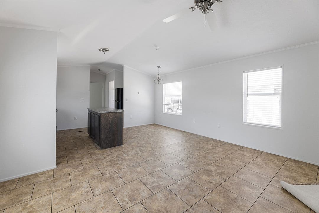 Emerald 16723a interior home features