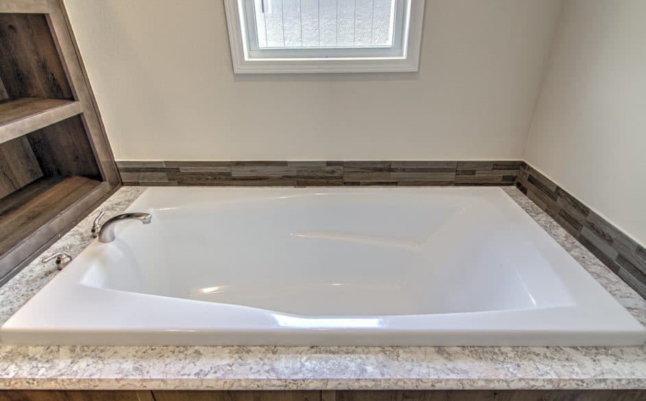 Gold spur 5616 bathroom home features