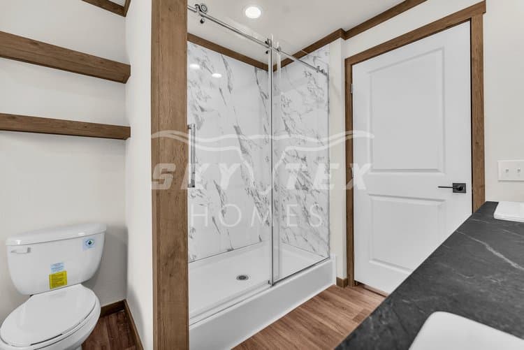 Nellie interior and bathroom home features