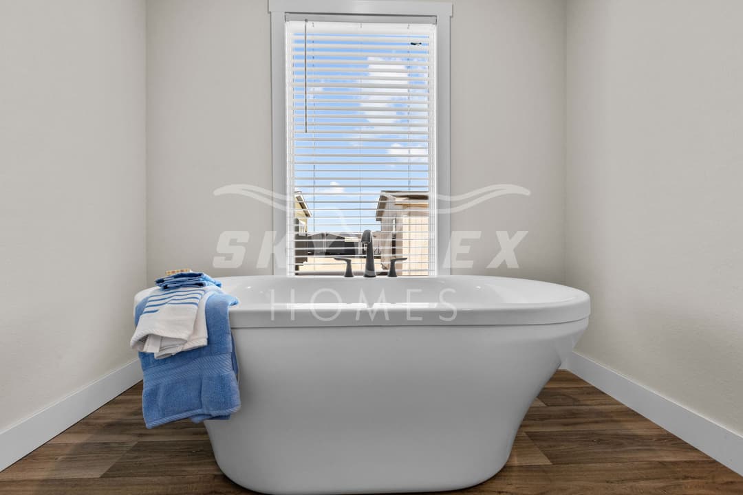 Emilie elite interior and bathroom home features