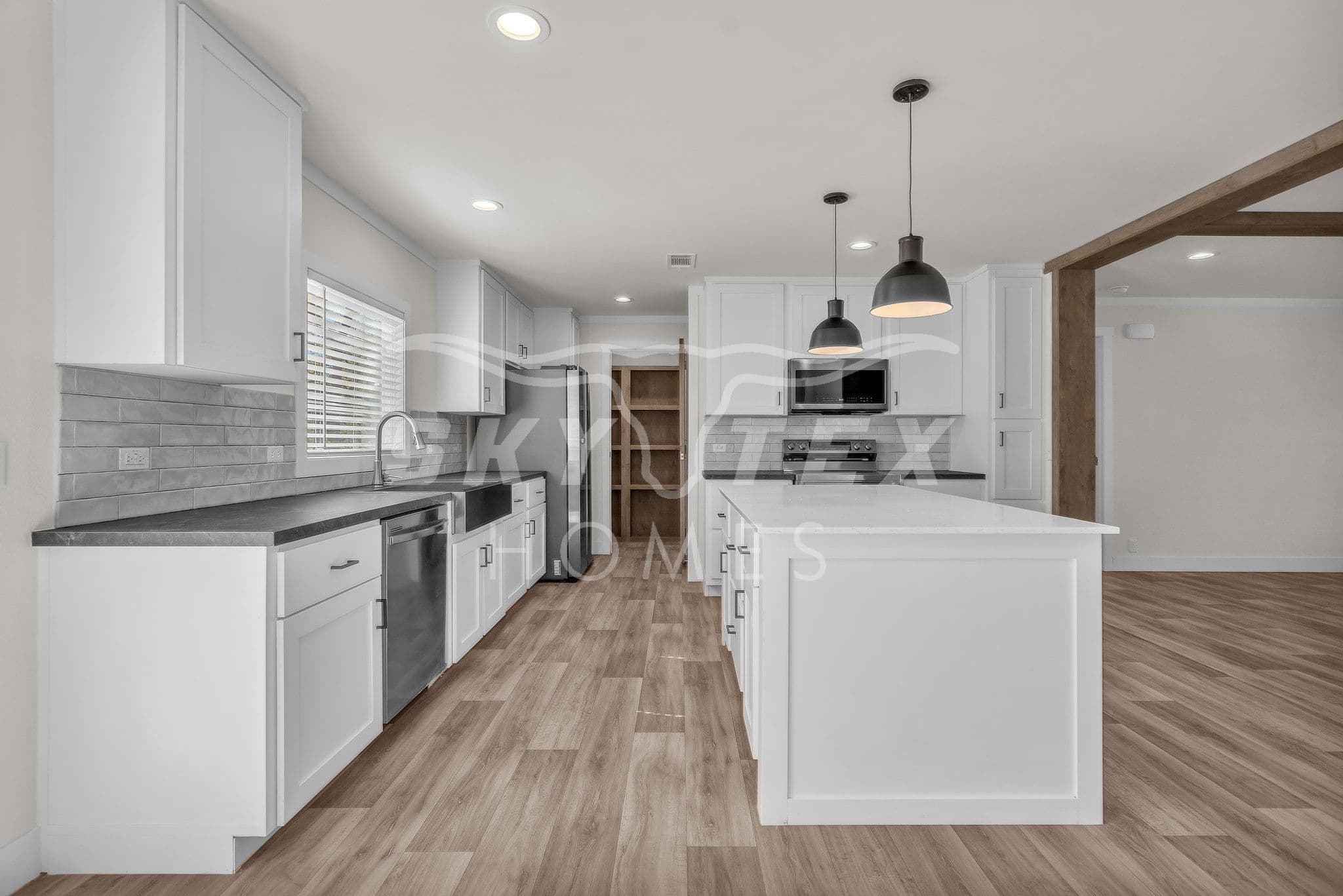 144 syrah st., la vernia - 1.05 acres kitchen home features