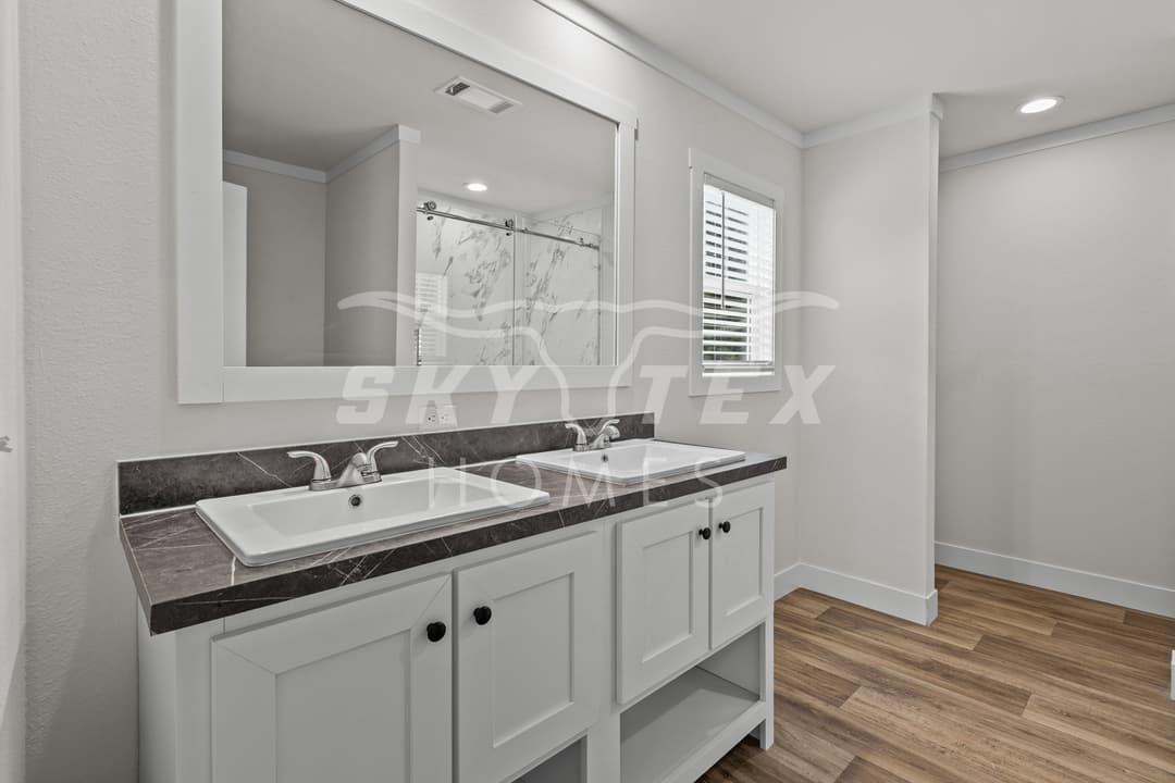 697 county rd 664 - 3.16 acres interior and bathroom home features