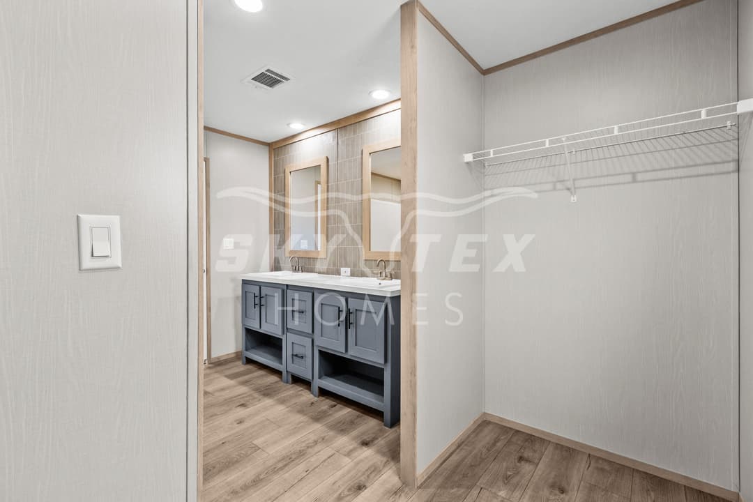 Boone interior and bathroom home features