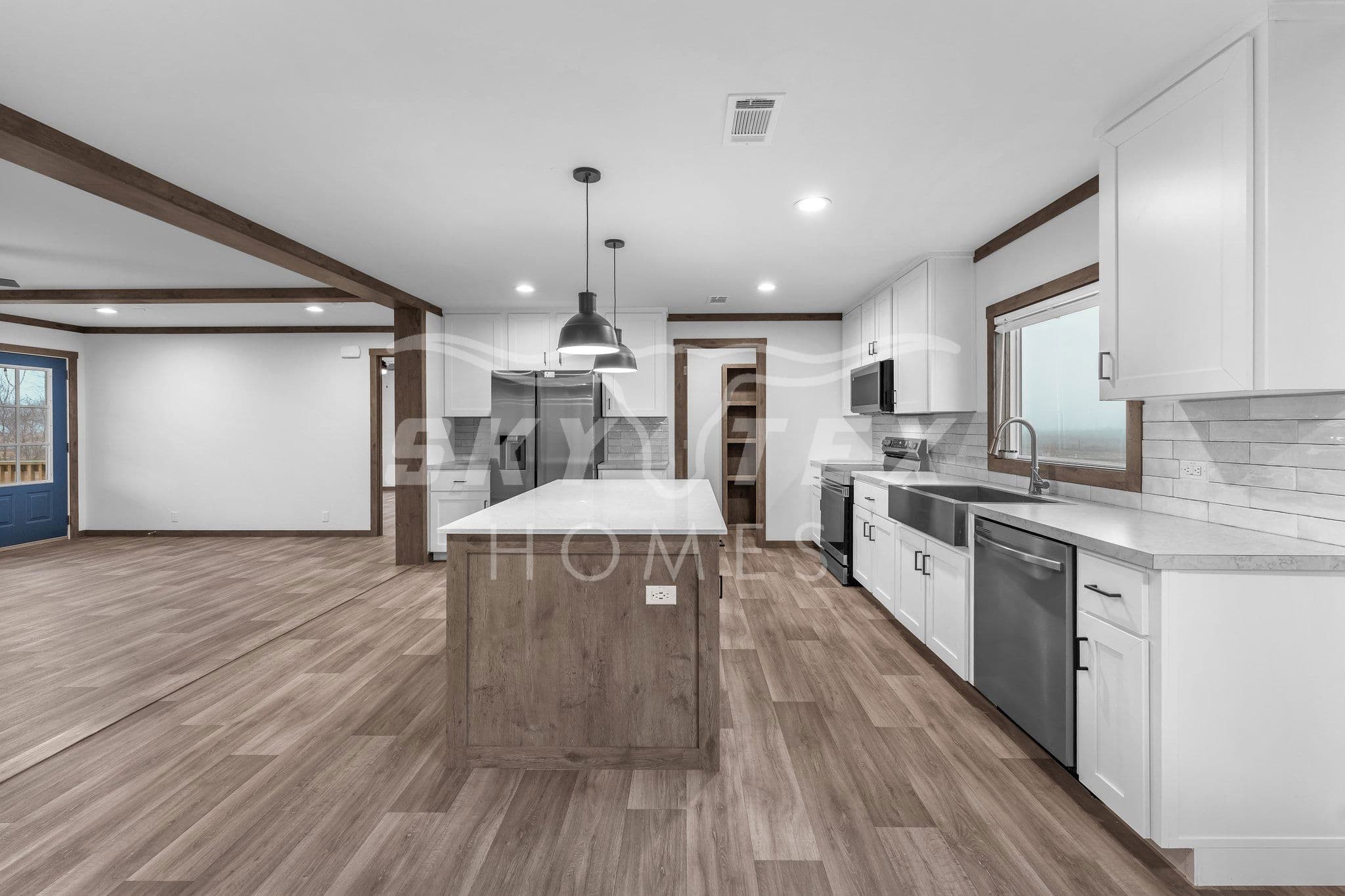 2633 fm 1332, jourdanton - 3.5 acres - pending kitchen home features