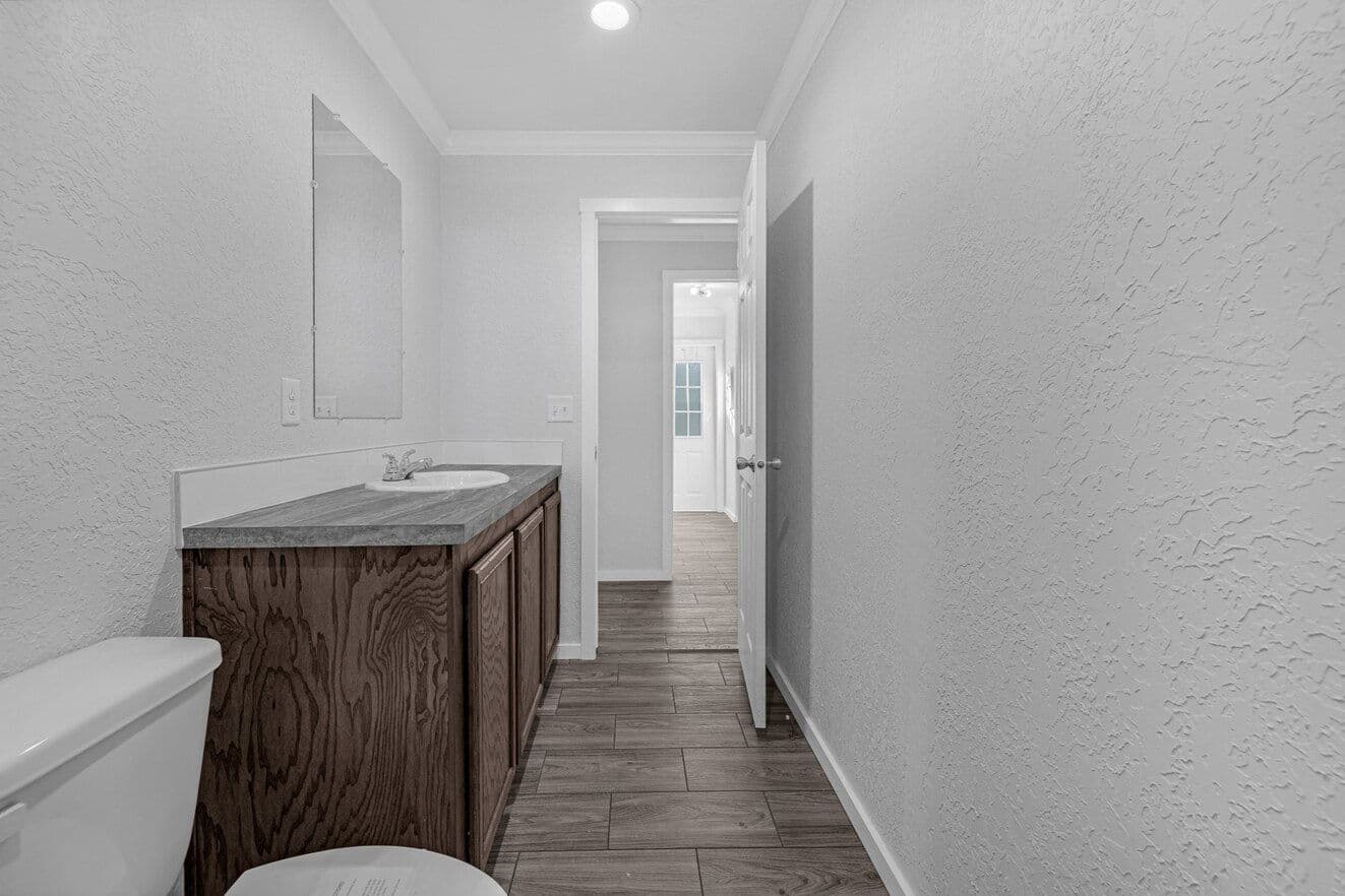 Topaz 28563a bathroom home features