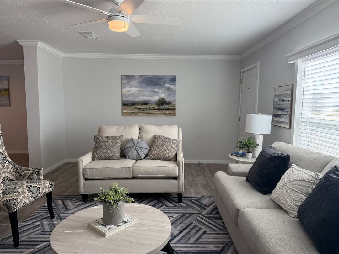 Emerald 28764a interior home features