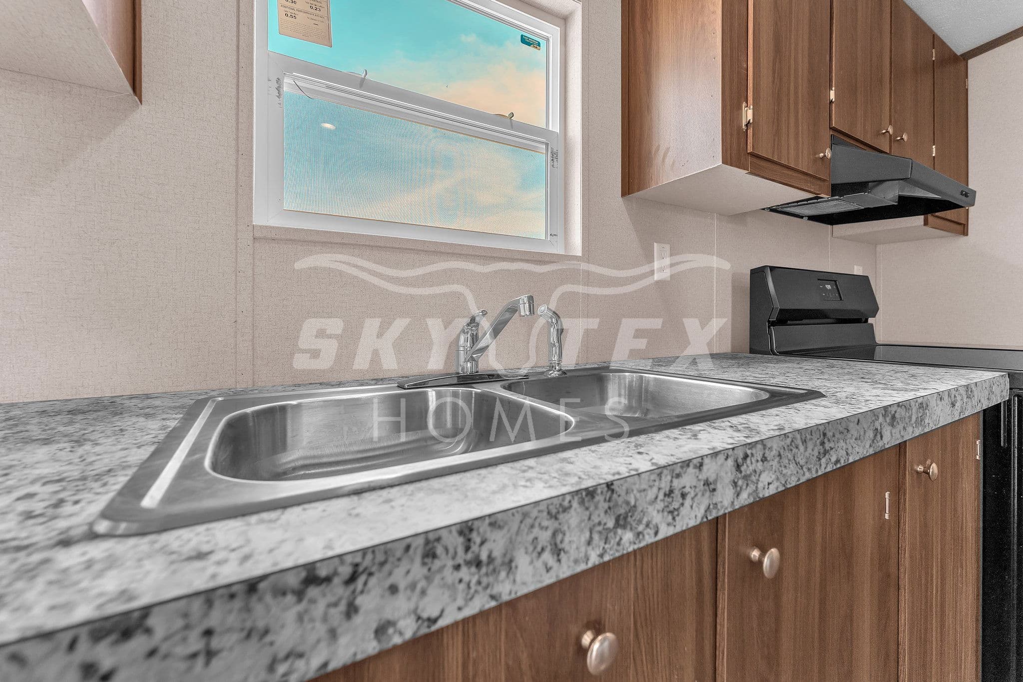 5709 cr 422, pleasanton - .765 acres kitchen home features