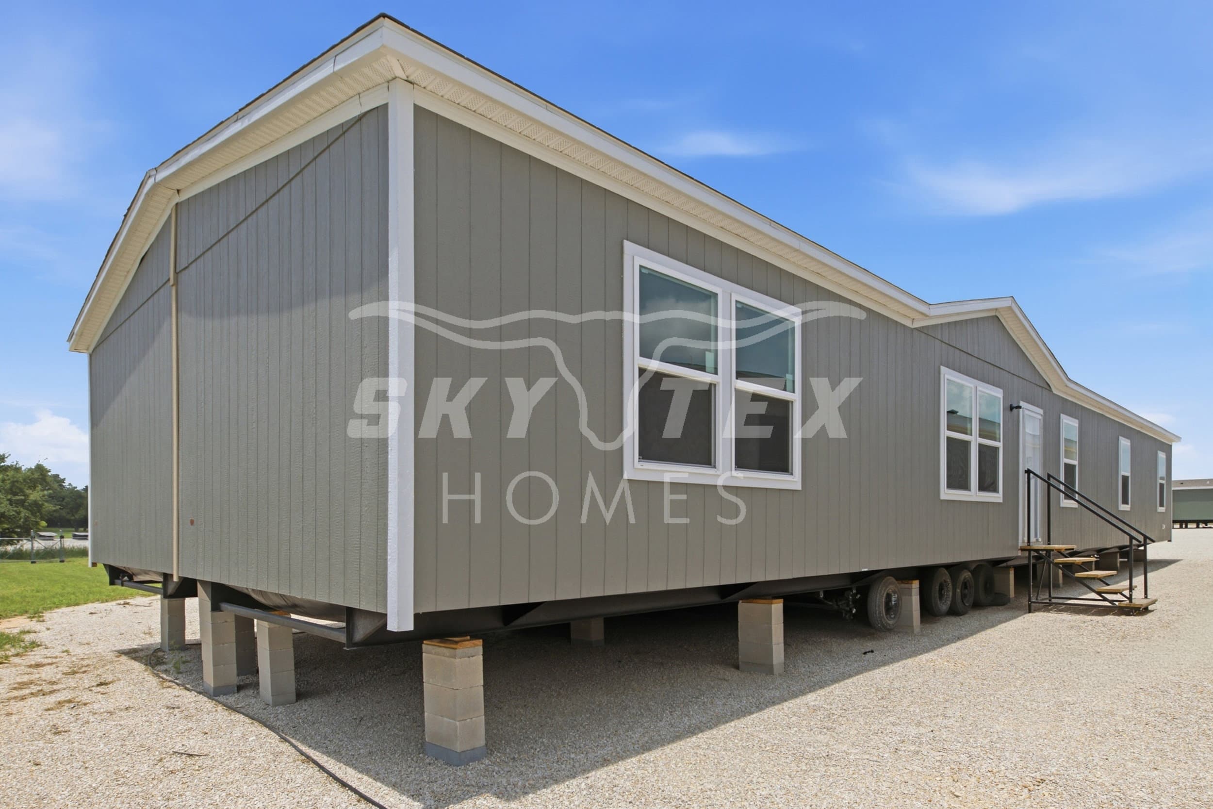 Redwood hero and exterior home features