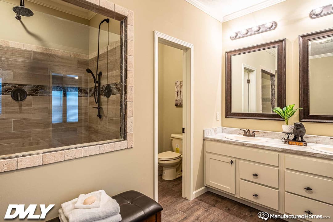 The klasse bathroom home features