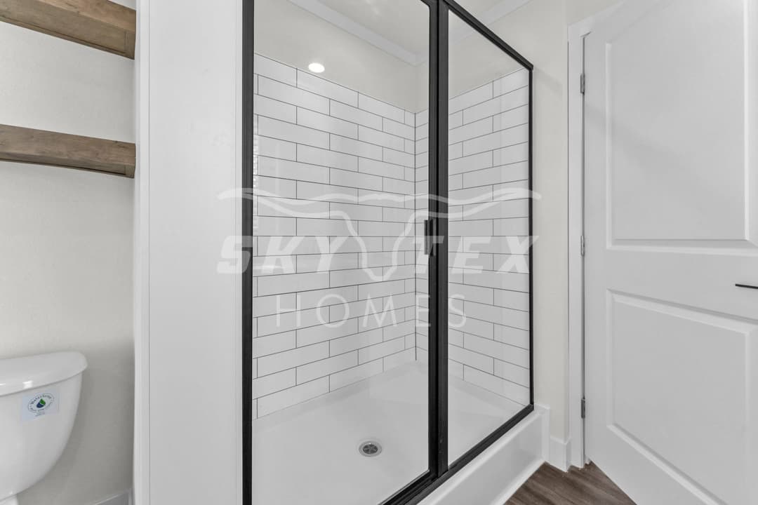 Isabella interior and bathroom home features