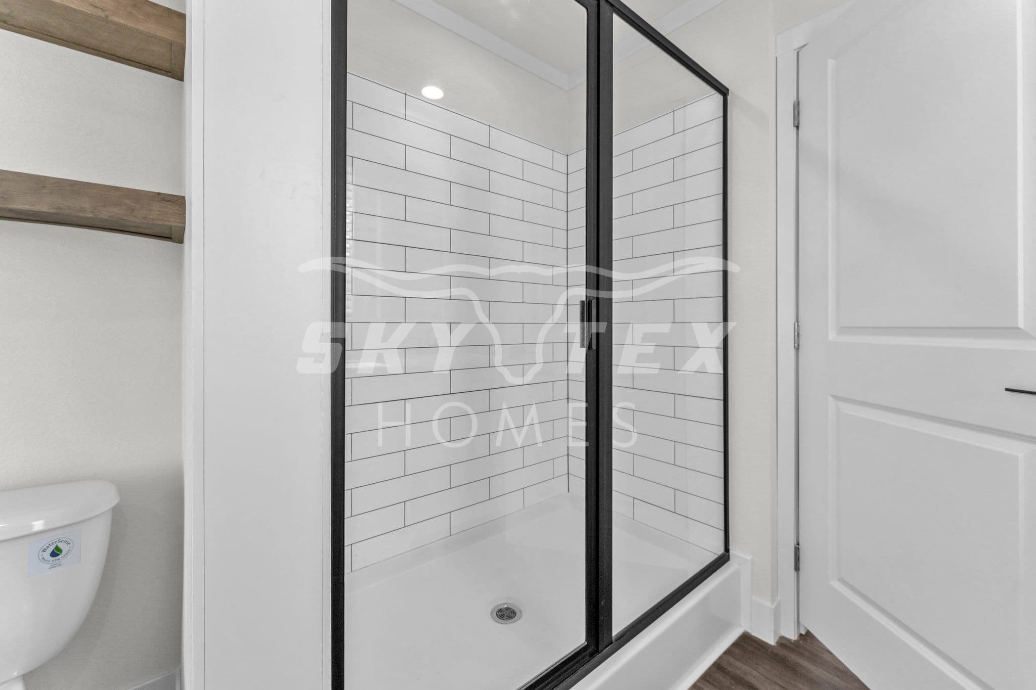 Isabella interior and bathroom home features