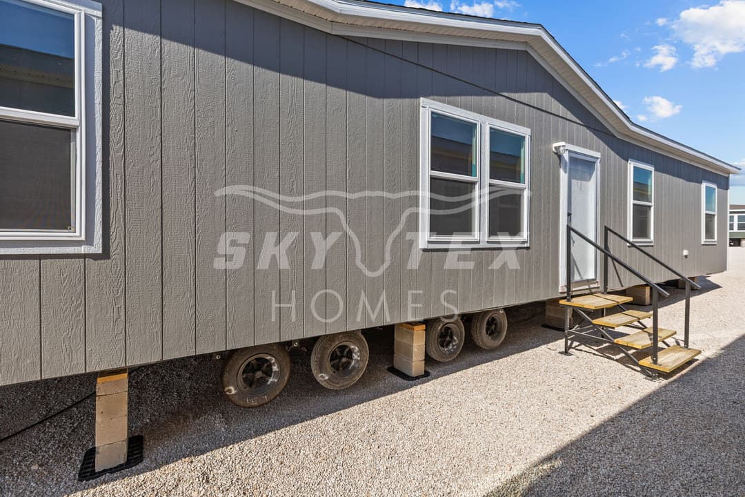 Oak exterior home features