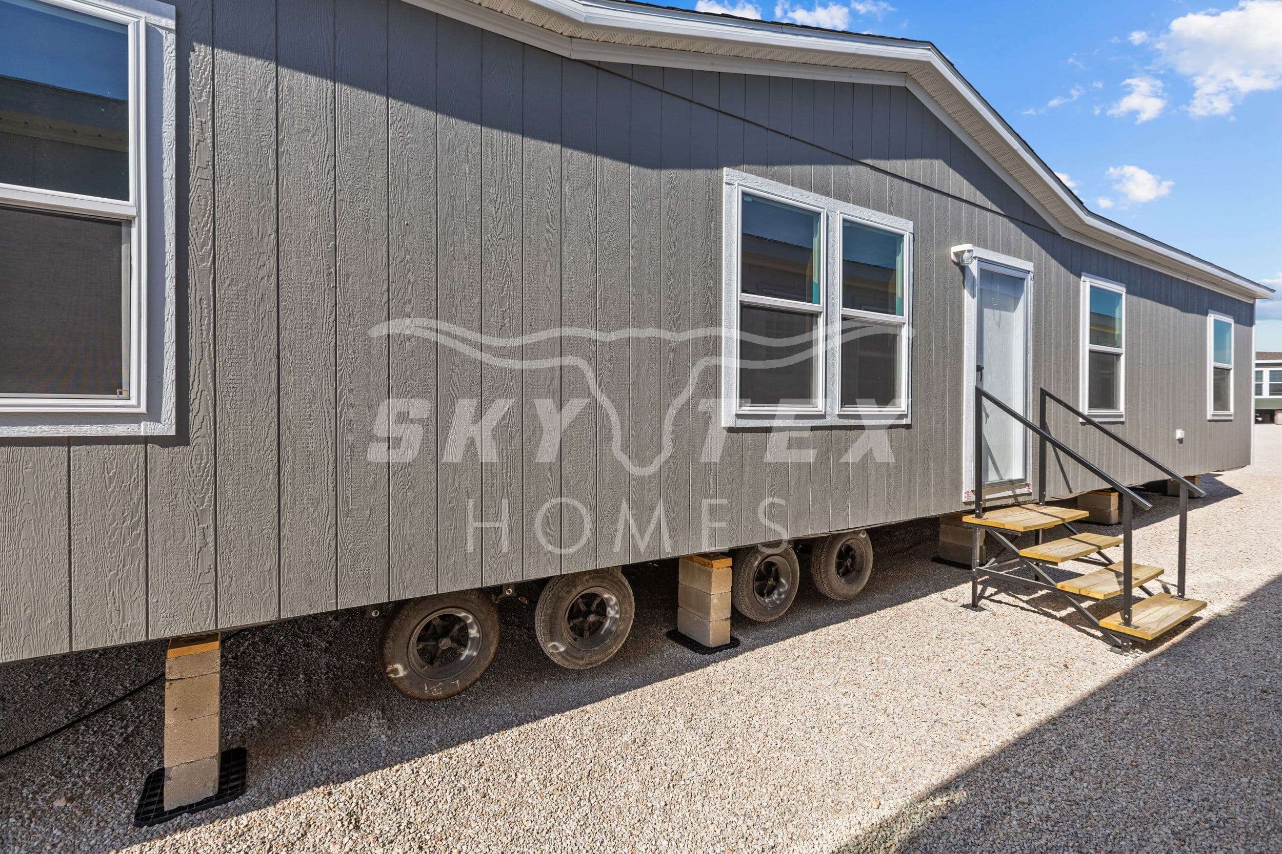 Oak exterior home features