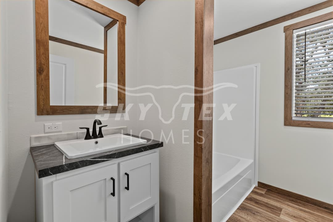 Snowmass - hw 11 interior and bathroom home features