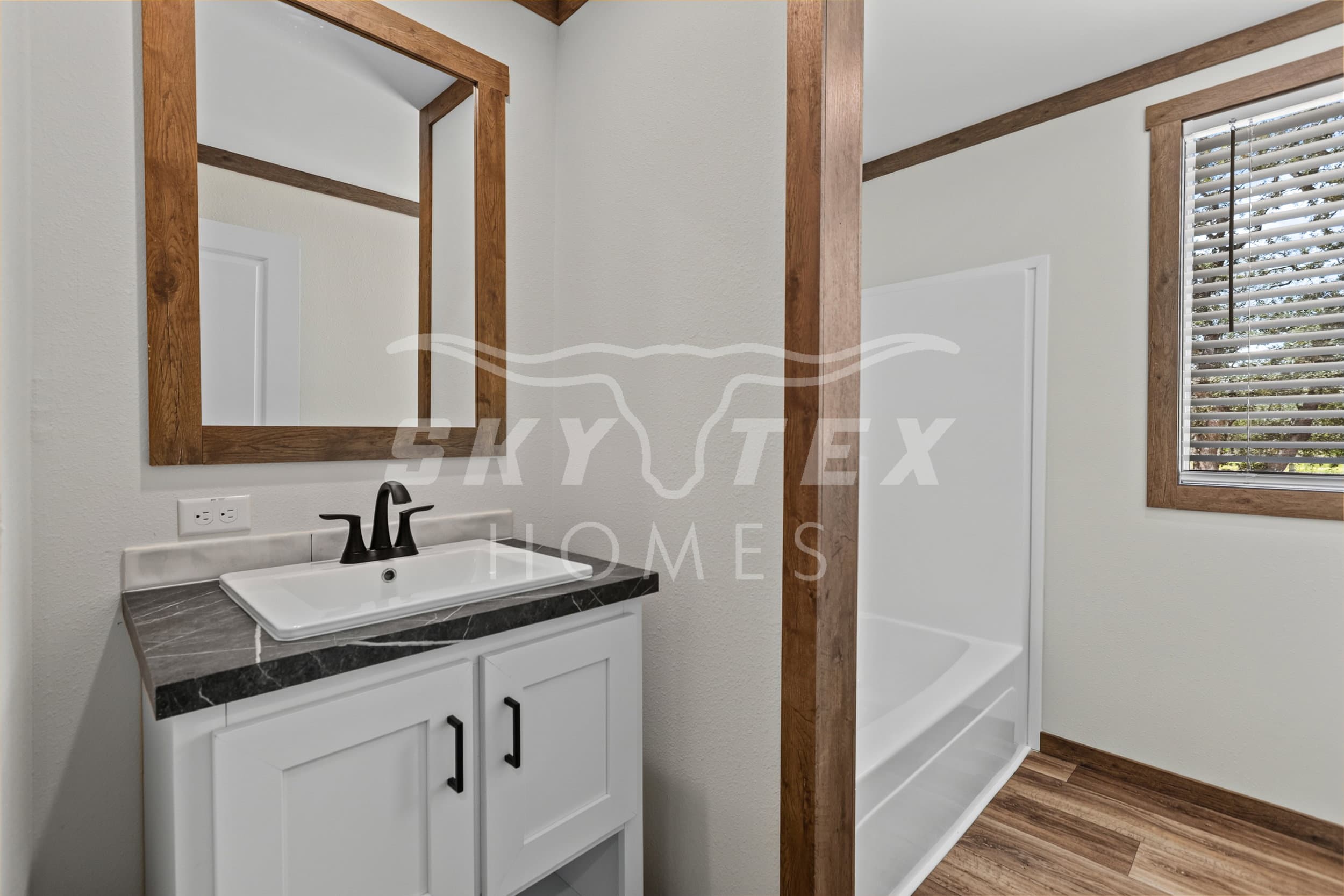 Snowmass - hw 11 interior and bathroom home features