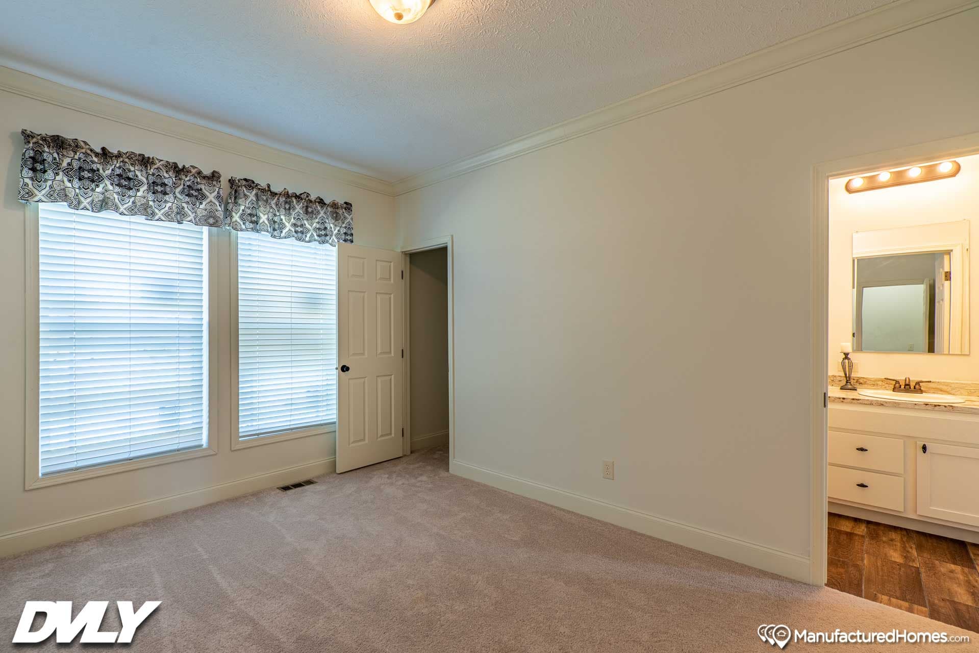 Orchard house (porch) bedroom home features
