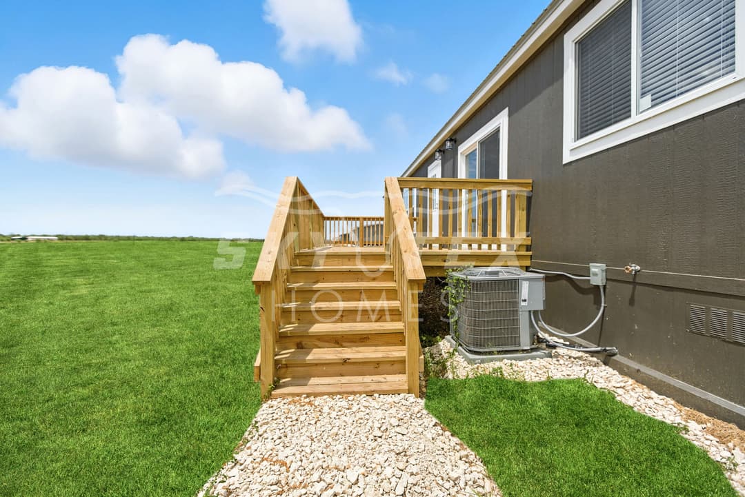 2479 fm 1332, jourdanton - 4.0 acres exterior home features