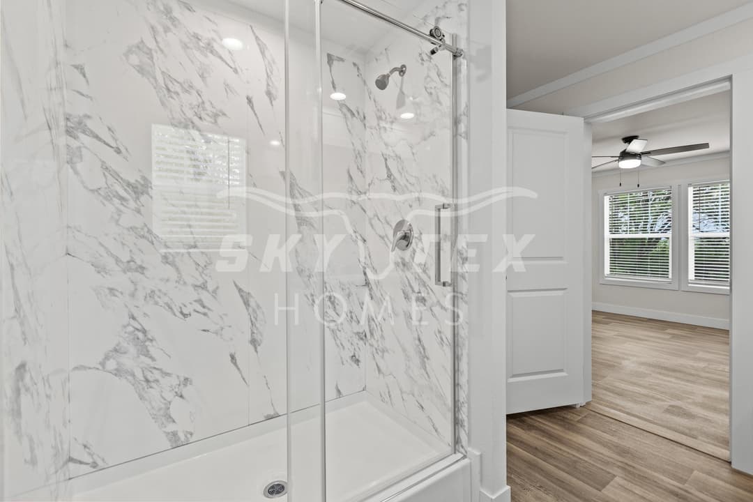 697 county rd 664 - 3.16 acres interior and bathroom home features