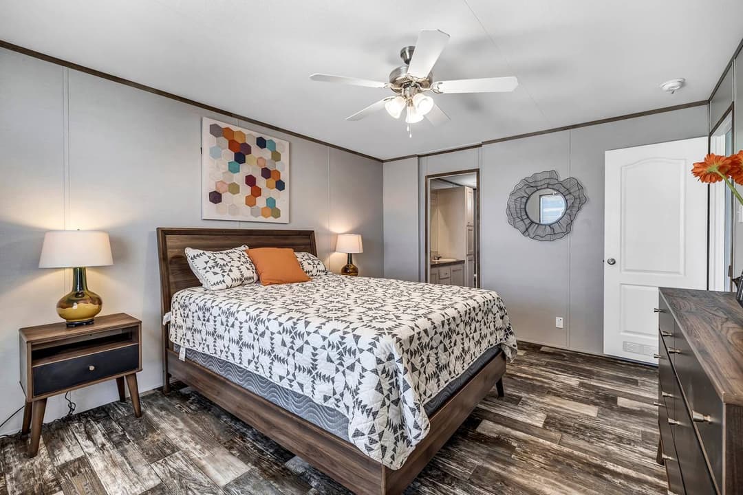 Nm3248b bedroom home features